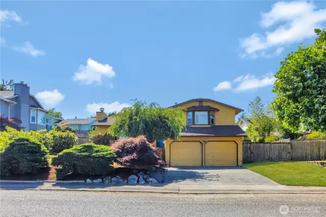 Mature landscaping on this sunny lot.