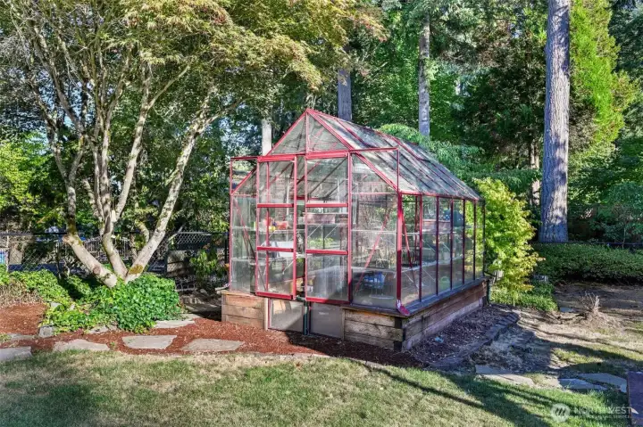 A green thumb’s paradise, ready to grow!