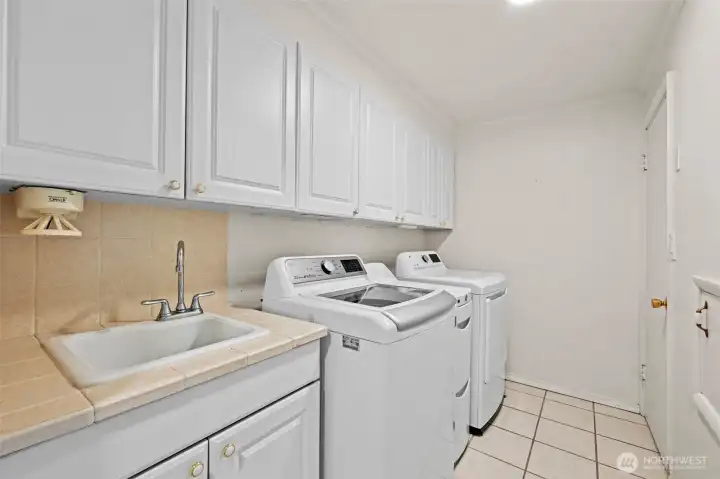 Washer & dryer stay; move right in!