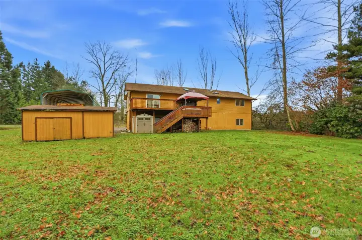 fully fenced yard w/ firewood shed