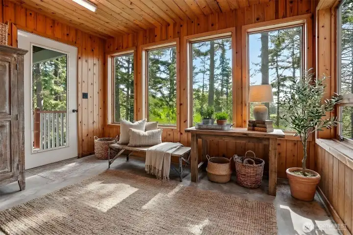 Virtual Staging Lower Sun Room