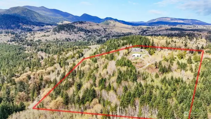 Aerial of the property with the approximate property lines.