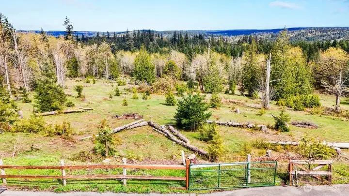 The 20 acres has a full perimeter fencing and cross fenced. Views of the Cascade mountains!