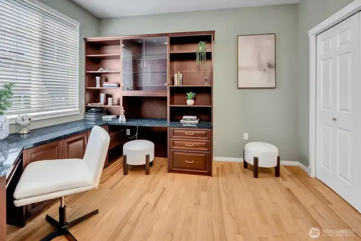 Office/main floor bedroom