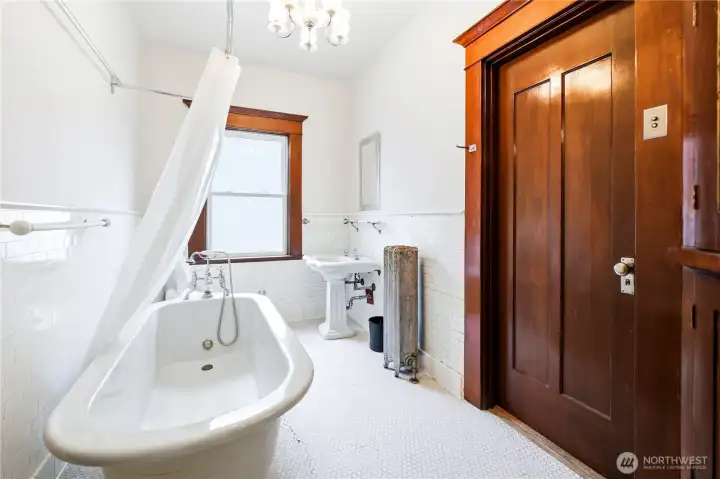 "Taft" bathtub