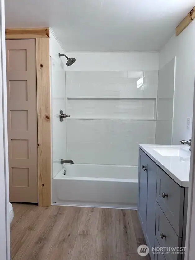 Unit B Bathroom