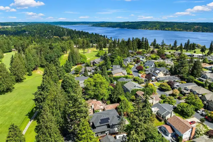 Easy access to shopping, schools, and multiple parks