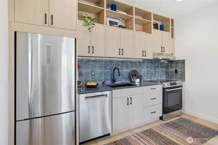 All stainleess steel appliances and custom tile.