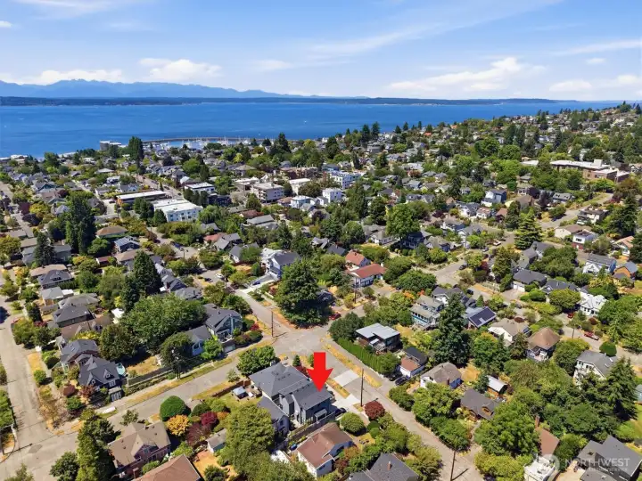 Fantastic location in Sunset Hill neighborhood in Ballard. Easy walks to Ballard Locks (0.5 mi); Ray's Boathouse (0.9 mi); and Golden Gardens Park (1.5 mi). Fantastic location in Sunset Hill neighborhood in Ballard. Easy walks to Ballard Locks (0.5 mi); Ray's Boathouse (0.9 mi); and Golden Gardens Park (1.5 mi).
