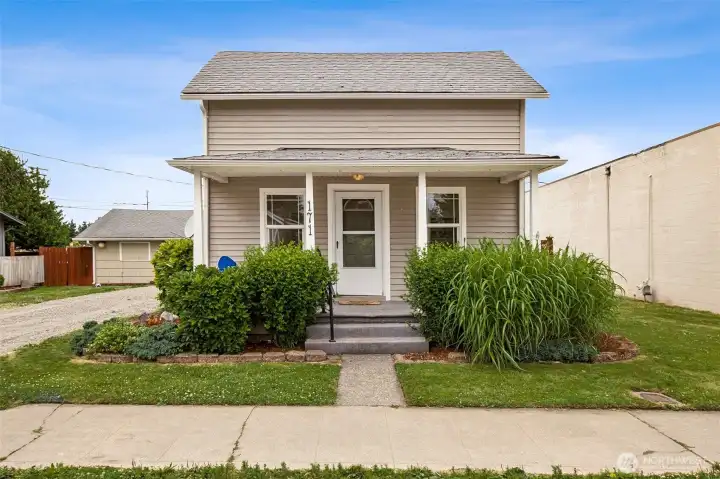 A clean, welcoming front exterior showcases the home’s classic 1900's charm with its refreshed details and inviting covered porch. The timeless façade, paired with thoughtful updates, creates strong curb appeal and a warm first impression. Located across the street from Doxsa CrossFit and Doxsa Social House, and other local favorites. This location blends lifestyle, convenience, and community in one inviting package. A clean, welcoming front exterior showcases the home’s classic 1900's charm with its refreshed details and inviting covered porch. The timeless façade, paired with thoughtful updates, creates strong curb appeal and a warm first impression. Located across the street from Doxsa CrossFit and Doxsa Social House, and other local favorites. This location blends lifestyle, convenience, and community in one inviting package.