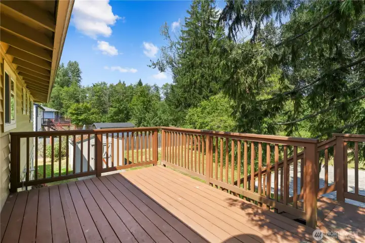 Expansive entertainers deck Expansive entertainers deck