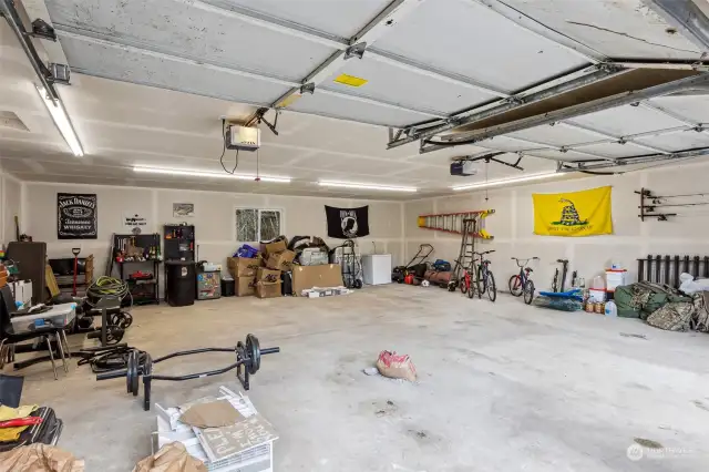 4-car Garage/Shop