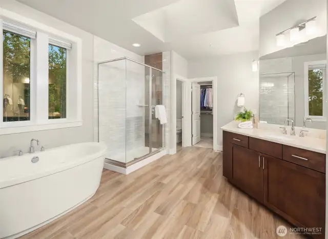 Luxurious 5 piece bath