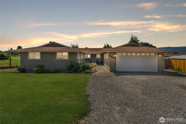 Spacious 3BR/3BA 2,008 sq ft rambler, on an irrigated .28-acre lot w/private guest entrance!