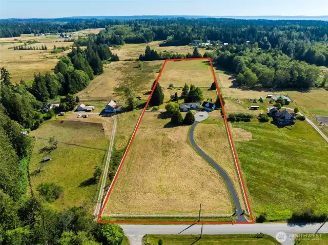 APPROXIMATE outline of property. Buyer to verify.