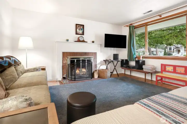 Living room with hardwoods & fireplace