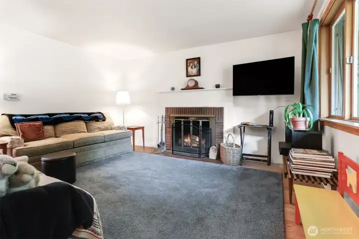 Living room with hardwoods & fireplace