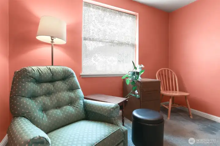 Middle bedroom