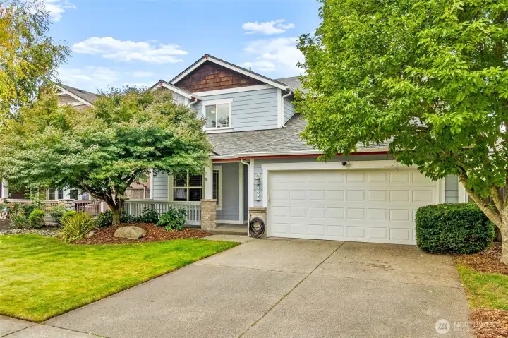 Spacious 2,376 sq. ft. home with 4 bedrooms and a big upstairs loft.