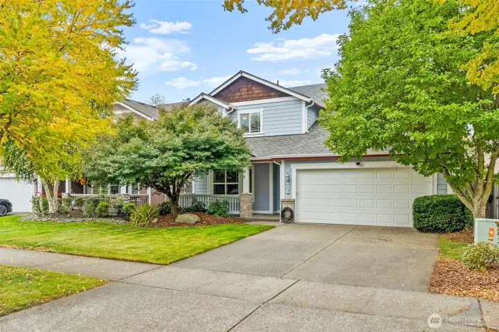 Nicely landscaped lot surrounds this 2376 sq. ft. home with 4 bedrooms and a loft in a convient Lacey location.