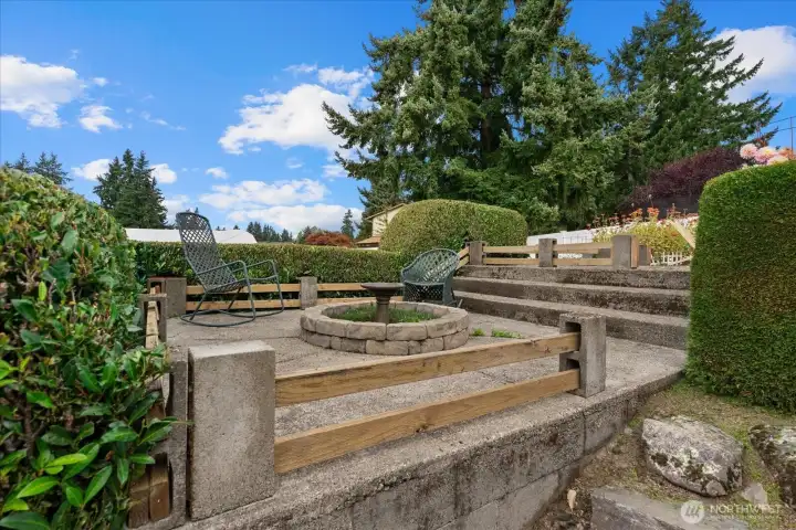The fire pit has been made into another great Planting Patio but you can use it as you want for your needs.