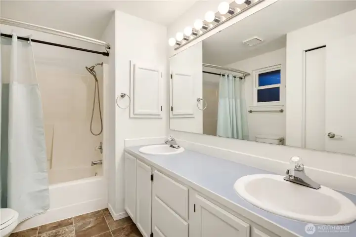 Upstairs full bathroom