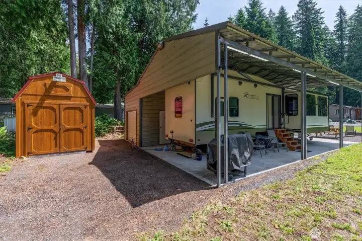 Back of motor-port with additional exit from back of garage