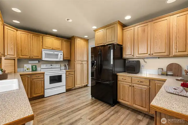 Great kitchen space!