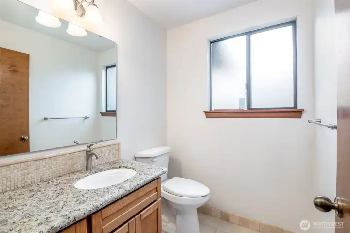 Secondary full bathroom