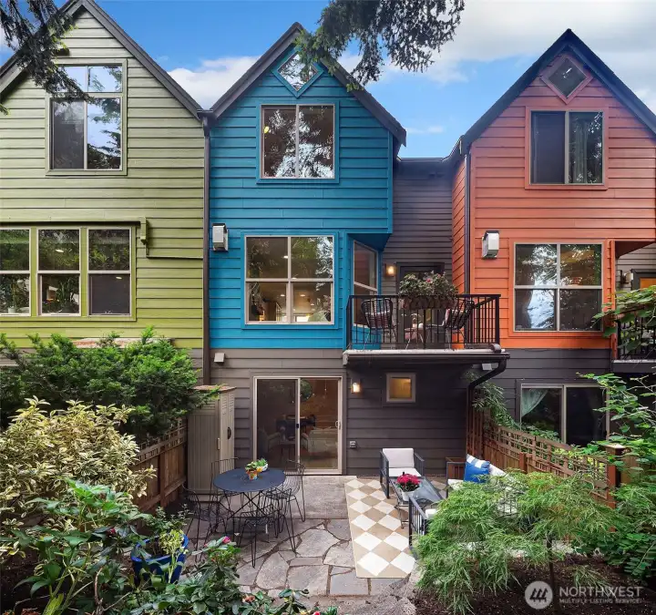 Iconic Wallingford development that offers privacy and a sense of community, with the award winning restaurants of Stone Way, Gasworks Park, Fremont and Lake Union just moments away. 3425 is nestled in the second row away from Meridian. Iconic Wallingford development that offers privacy and a sense of community, with the award winning restaurants of Stone Way, Gasworks Park, Fremont and Lake Union just moments away. 3425 is nestled in the second row away from Meridian.