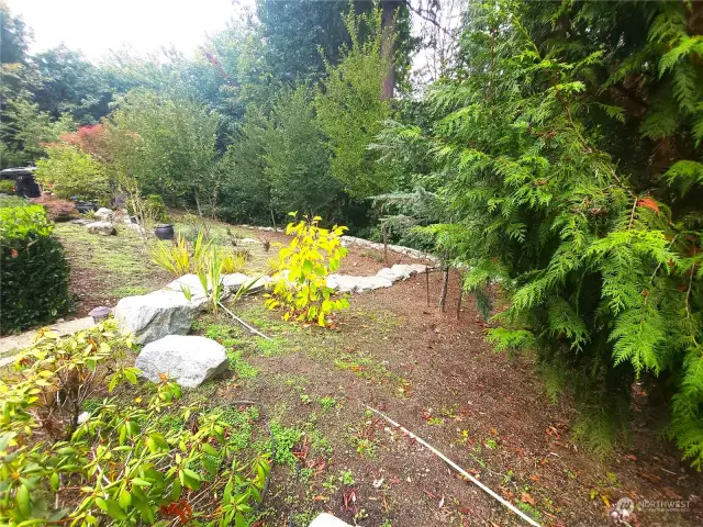 Front garden area exclusively maintained and used by Seller