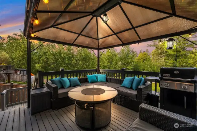 Private Outdoor Deck w/Canopy