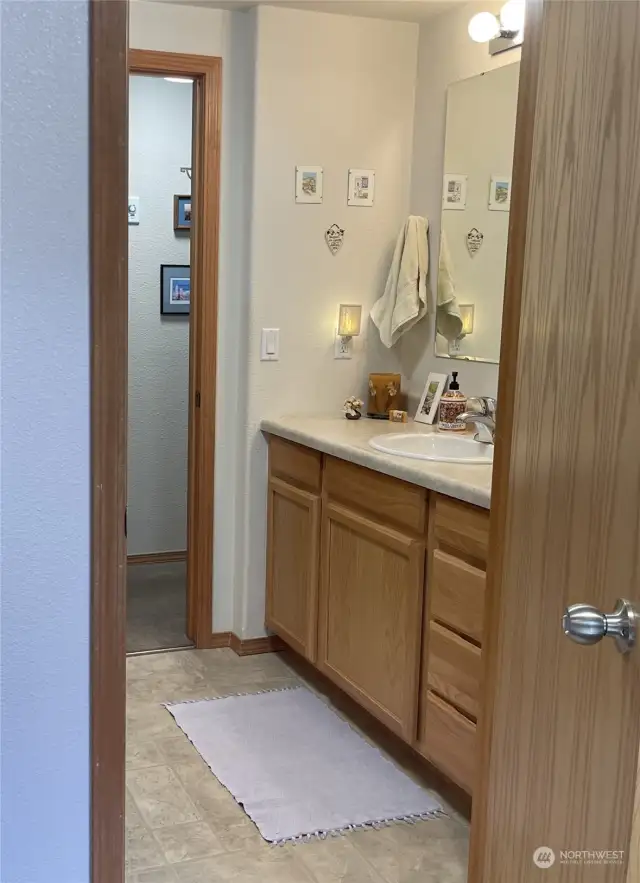 bathroom opens to hallway and mudroom