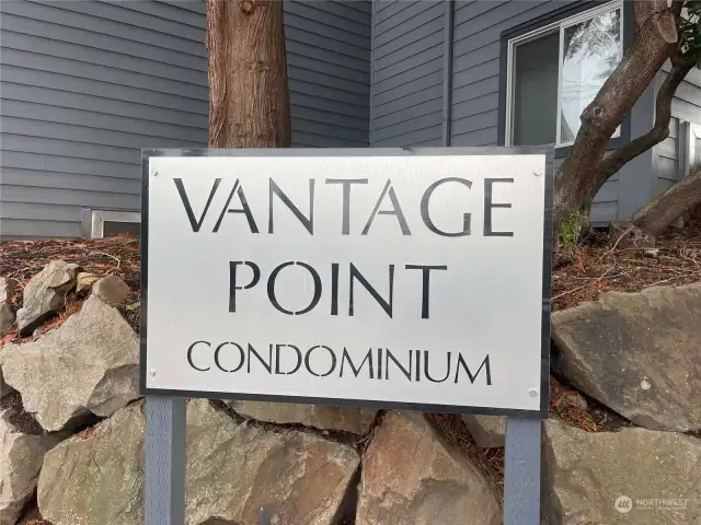 The Vantage Point location offers unbeatable convenience, with easy access to freeways, nearby parks, and The Landing, which features a variety of restaurants, shopping, and entertainment options including movies.