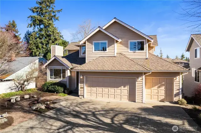 Quality built home in West Seattle's Arbor Heights neighborhood. 3,450 SF.  4 bedrooms, office/den (or 5th bedroom) plus a permitted 1 bedroom Accessory Dwelling Unit.