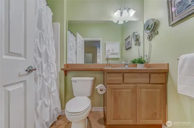 Upstairs full bath.