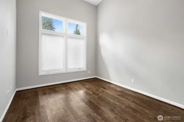 Office/bedroom off entryway area.