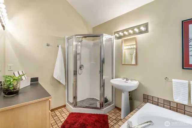 Primary en-suite