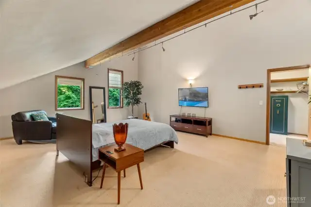 Secret room-enter through closet