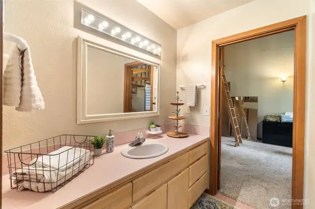 Jack & jill bathroom upstairs