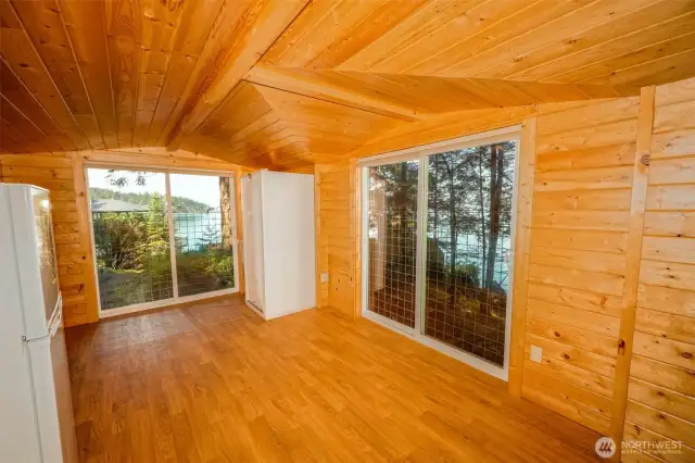 Upstairs room in shed would be perfect for a gym.
