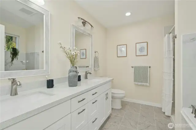 4-piece primary bathroom