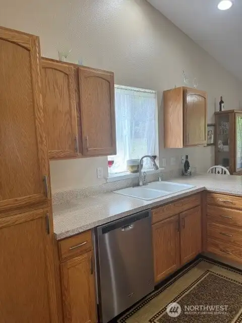 Stainless dishwasher, newer pullout fawcett Stainless dishwasher, newer pullout fawcett