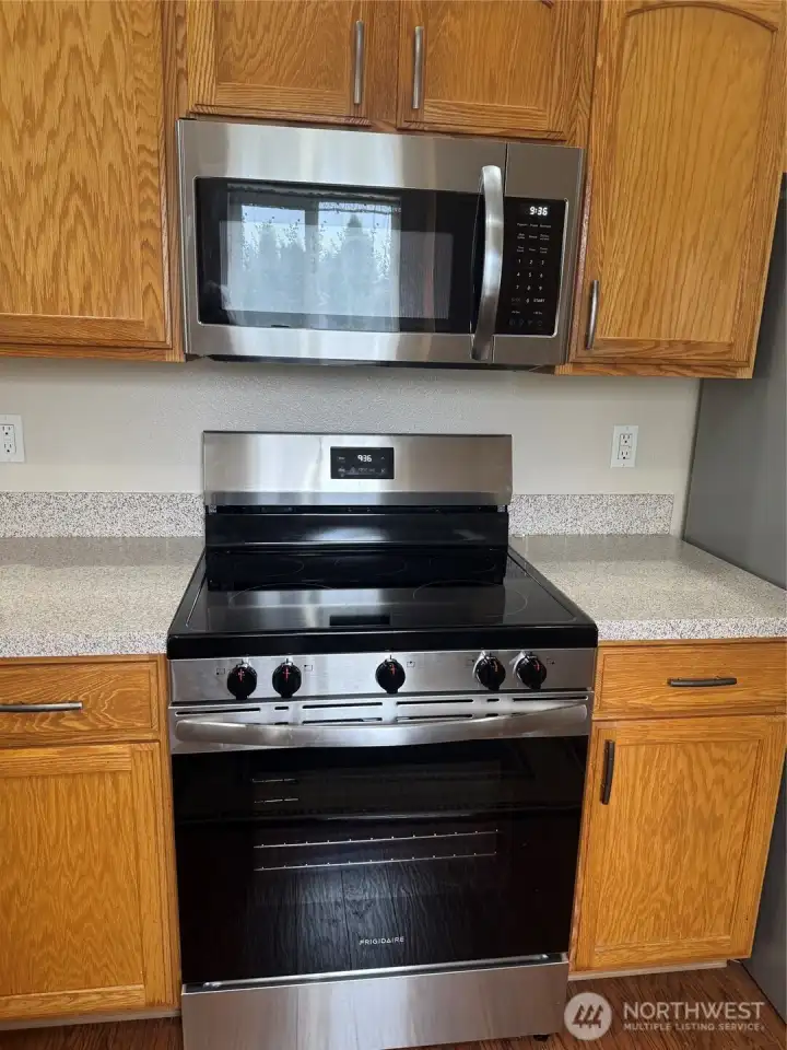 New microwave and stove New microwave and stove