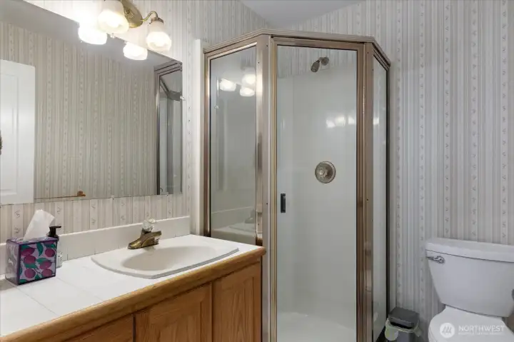 3/4 main level bath off hall