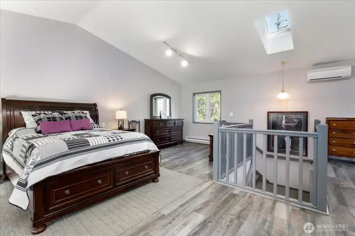 Upstairs primary bedroom