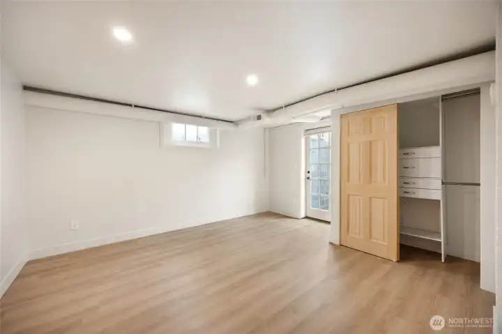 Bedroom 3, Nice closet with organizer.