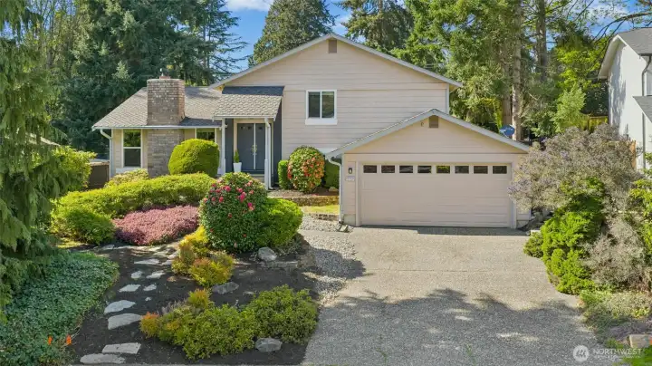 Ideally located just minutes from Juanita Bay, I-405 and downtown Kirkland, and over 600 acres of protected forests and trails, including waterfront Denny Park, St. Edward State Park, Big Finn Hill Park, and the Juanita Woodlands. Award-winning Lake Washington School District (#4 out of 231 districts in Washington).