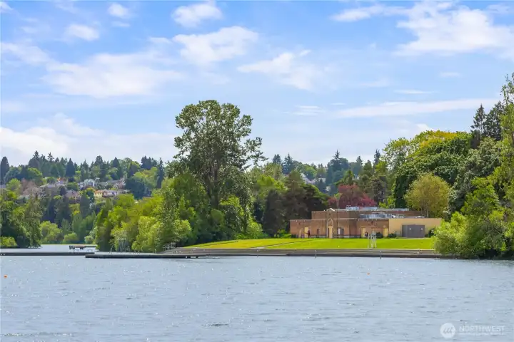 Walking disctance to beautiful Green Lake.