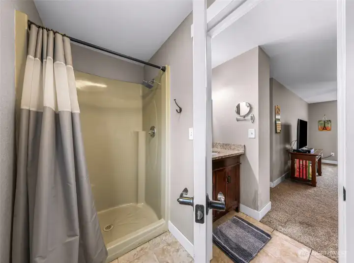 3/4 Bathroom & shower on upper level 3/4 Bathroom & shower on upper level